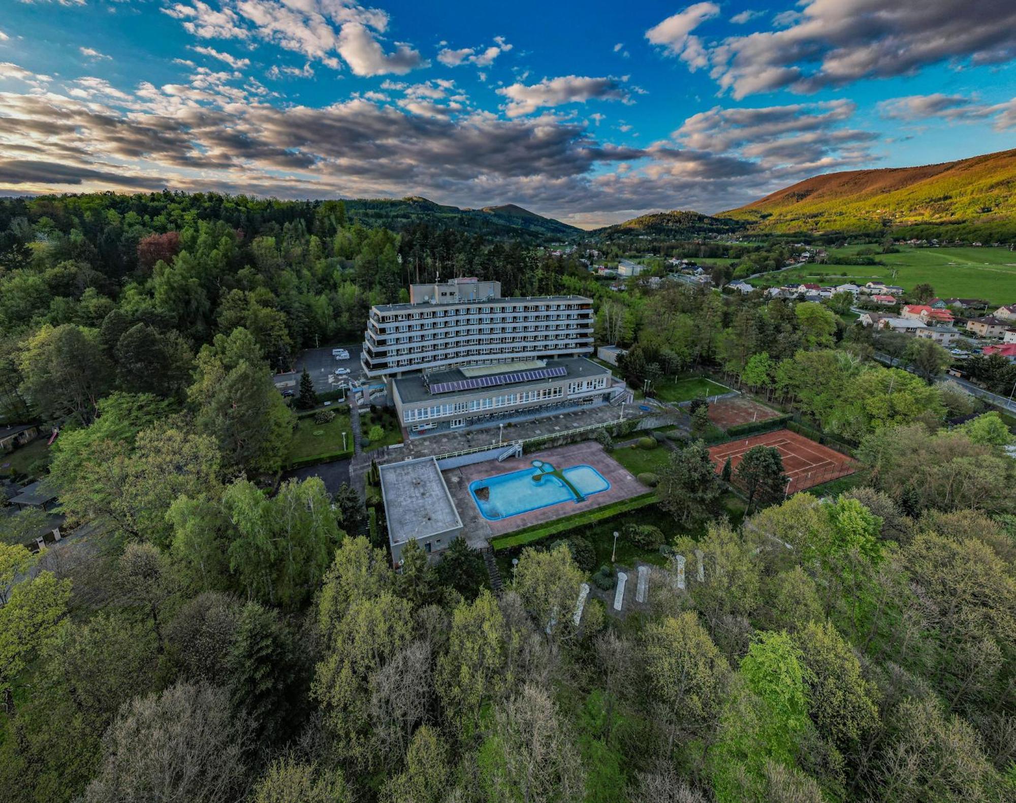 Hotel Ibis Styles Relax Rožnov pod Radhoštěm Exterior foto